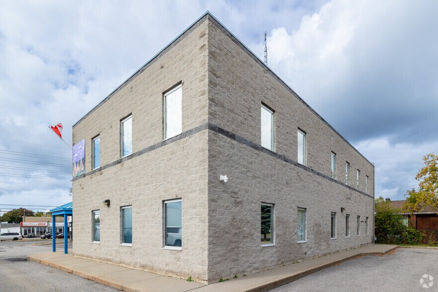 867 St. Laurent Blvd, Ottawa, ON à vendre - Photo du bâtiment - Image 3 de 4