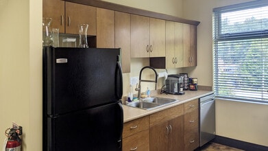 2190 W Railway St, Abbotsford, BC à louer Photo intérieure- Image 2 de 6