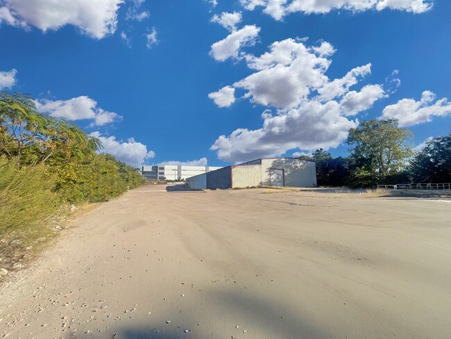 More details for 5526 Crystal Lake Blvd, Dallas, TX - Industrial for Lease