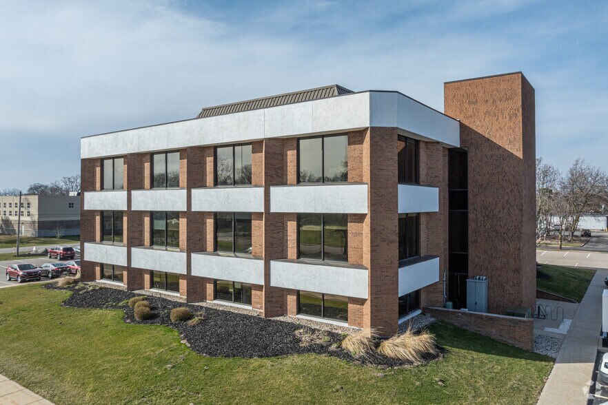 115 Clover St, Holland, MI for sale - Building Photo - Image 3 of 10