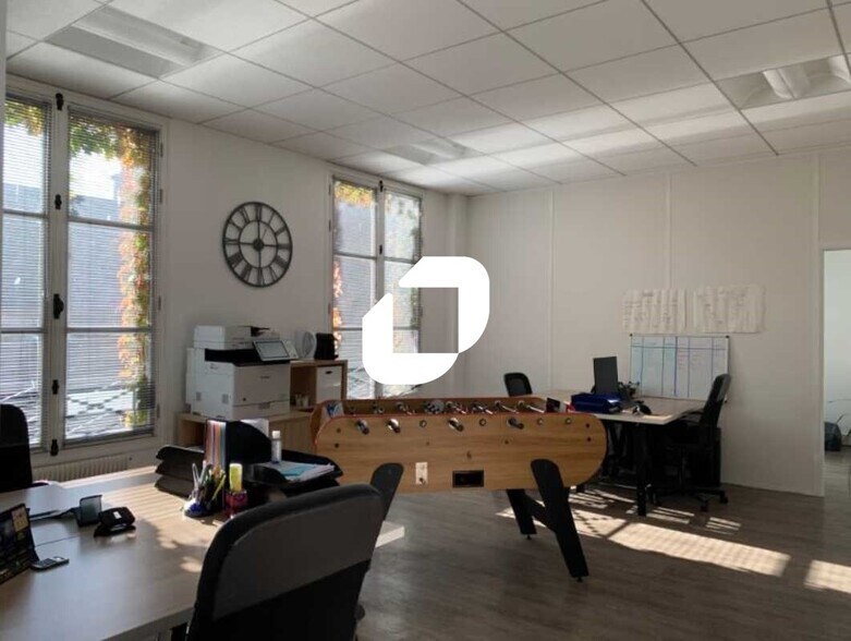 Rue De Paris, Saint-Germain-en-Laye for lease - Interior Photo - Image 1 of 5