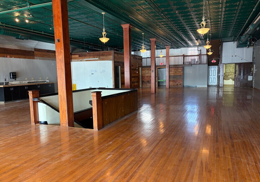310-314 S Campbell Ave, Springfield, MO à louer - Photo du bâtiment - Image 2 de 9