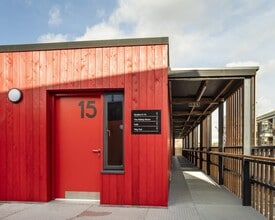 384 Abbott Rd, Londres à louer Photo du bâtiment- Image 2 de 2