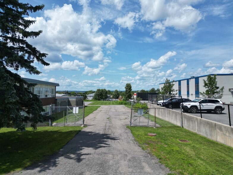 3775 St Joseph Blvd, Ottawa, ON for sale - Building Photo - Image 2 of 11