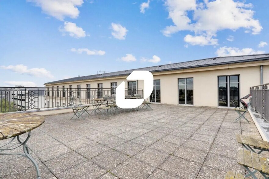 Bureau dans Chessy à louer - Photo du bâtiment - Image 3 de 12