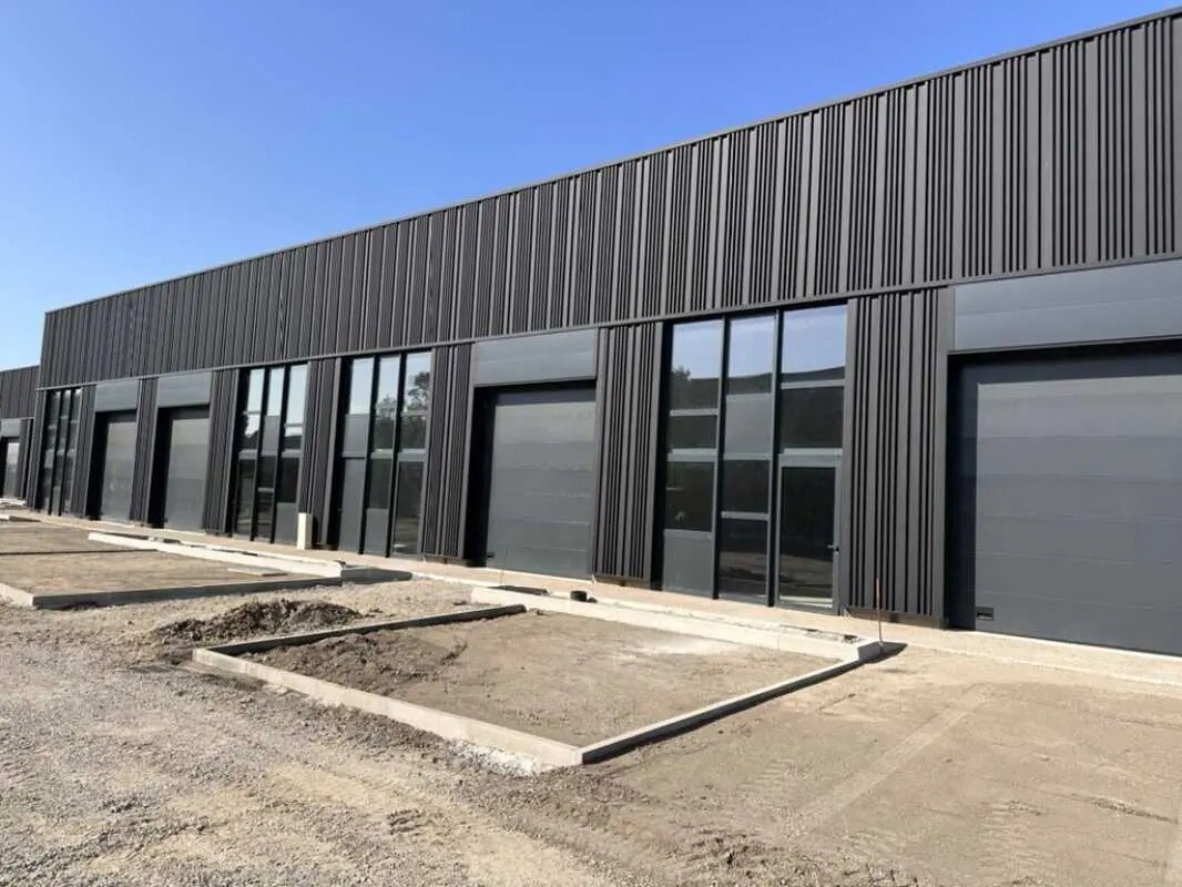 Flex in Trévoux for lease Building Photo- Image 1 of 7
