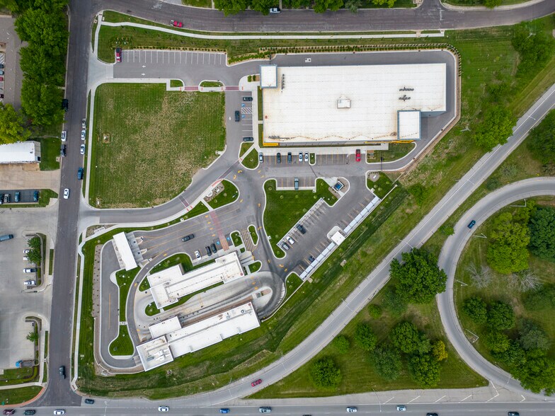 7240 Shawnee Mission Pky, Overland Park, KS for lease - Aerial - Image 2 of 3