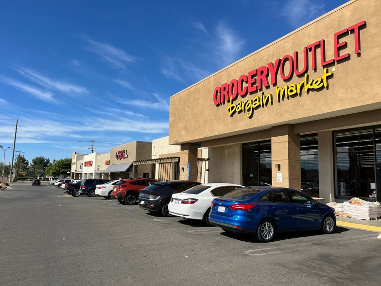 3246 W Florida Ave, Hemet, CA for lease - Building Photo - Image 3 of 12