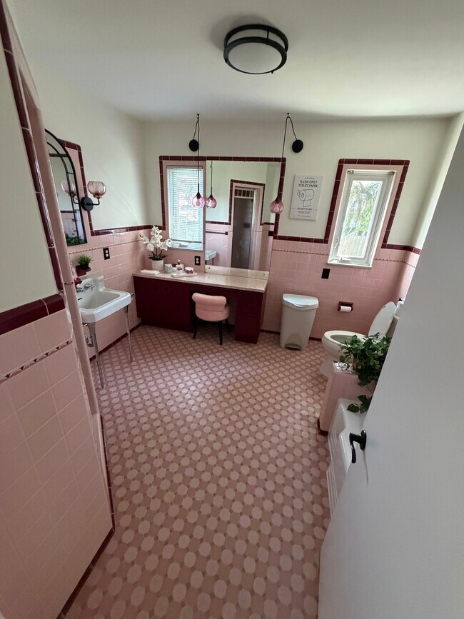 Plus de détails pour 45280 Cass Ave, Utica, MI - Bureau à louer