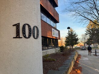 Plus de détails pour 100 Interstate Corporate Ctr, Williston, VT - Bureau à louer