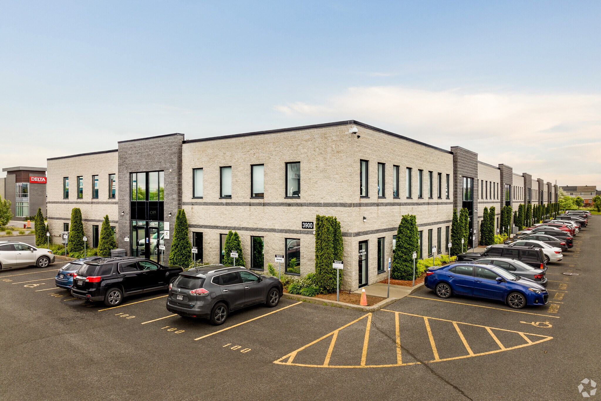 3900 Pl de Java, Brossard, QC à vendre Photo du bâtiment- Image 1 de 1