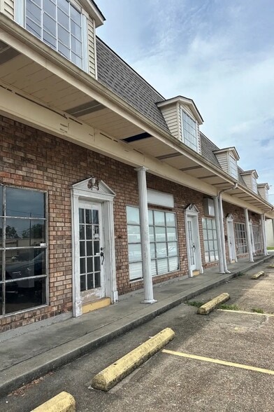 1320 Veterans Memorial Blvd, Metairie, LA for sale - Building Photo - Image 2 of 11