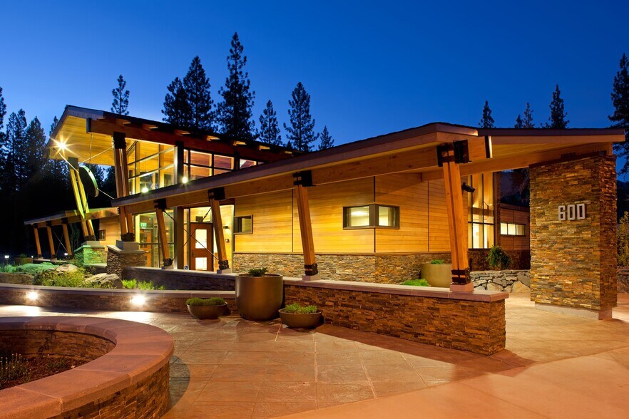 600 S Gulling St, Portola, CA à vendre - Photo principale - Image 1 de 8