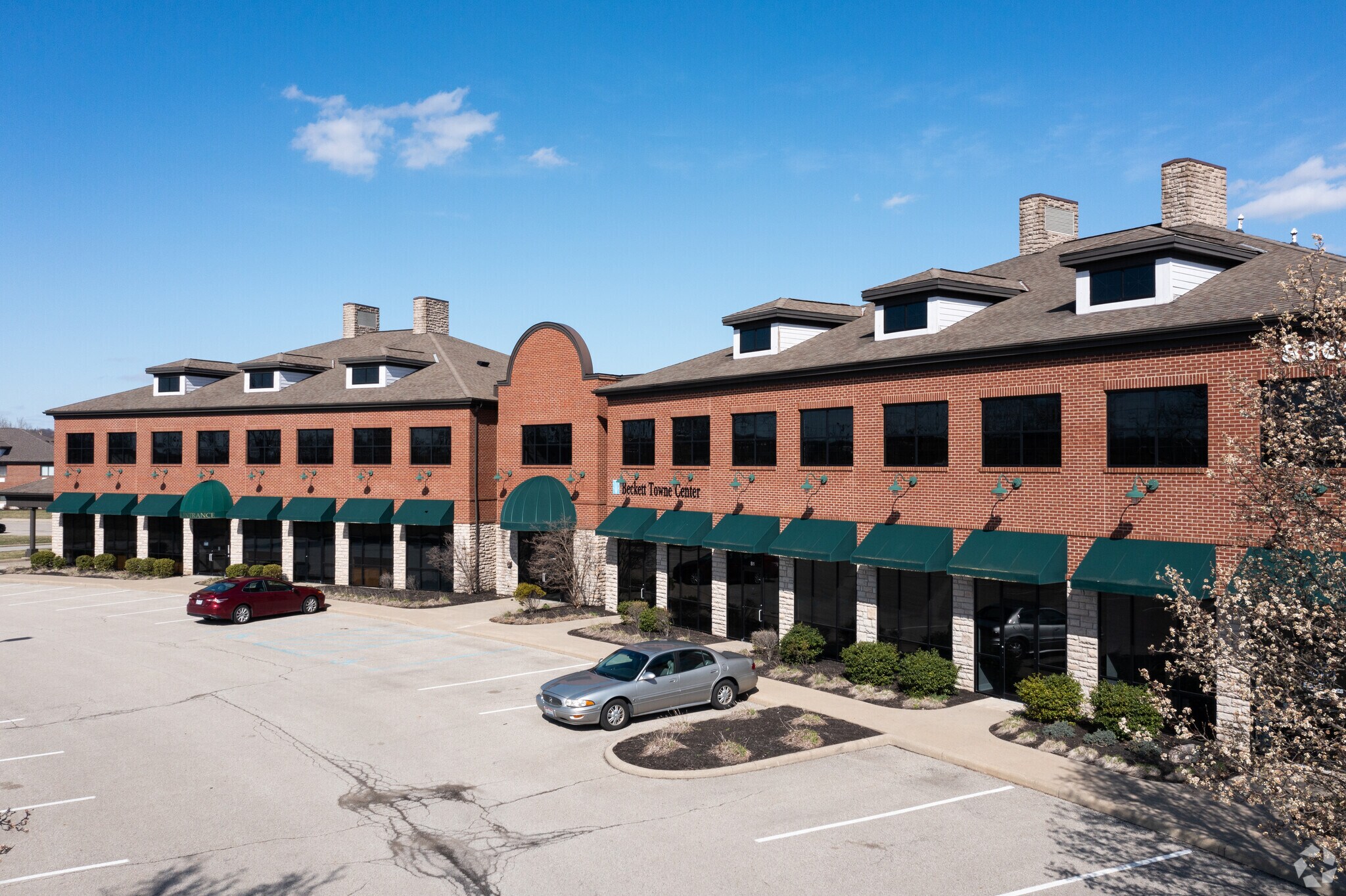 8366-8368 Princeton Glendale Rd, West Chester, OH for lease Primary Photo- Image 1 of 6