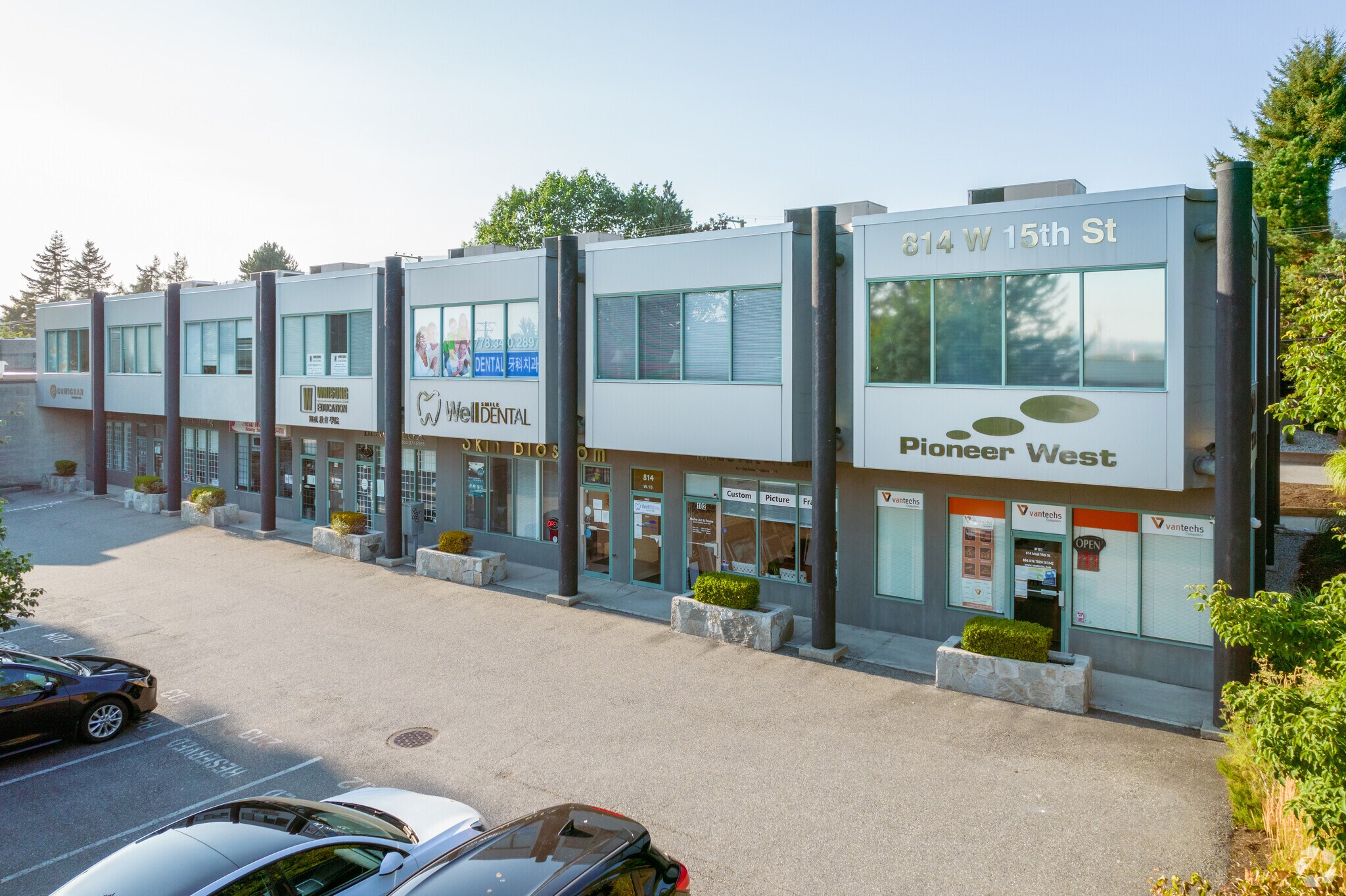 814 W 15th St, North Vancouver, BC à vendre Photo principale- Image 1 de 1