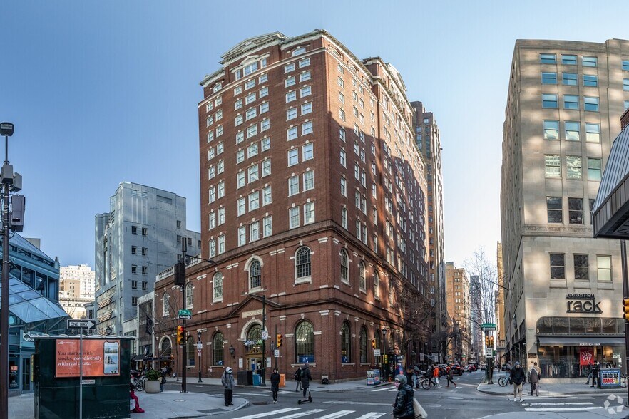 1628 Chestnut St, Philadelphia, PA à louer - Photo du bâtiment - Image 1 de 3