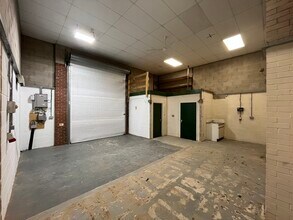 George Holmes Way, Swadlincote for lease Interior Photo- Image 1 of 1