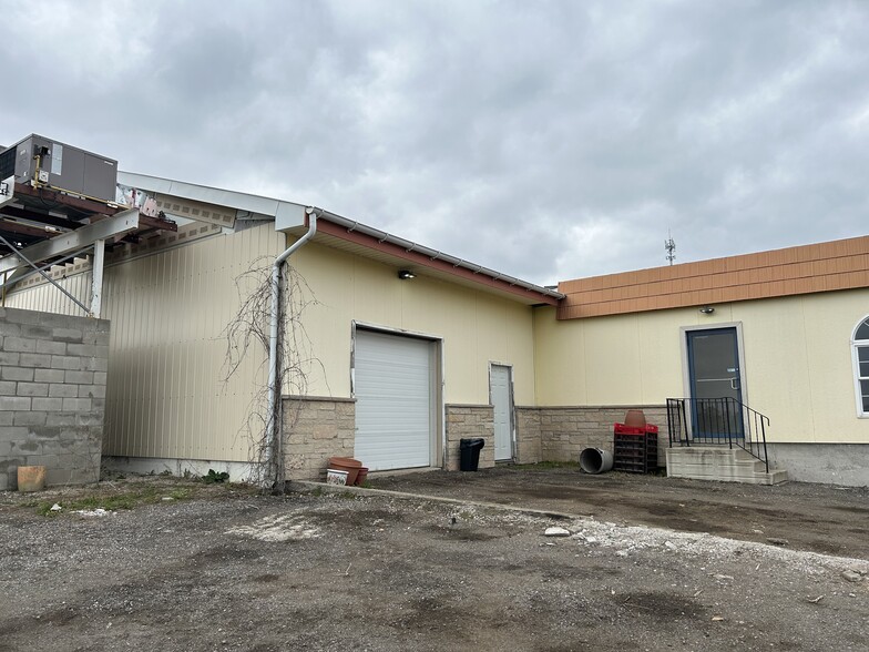 28537 Centre Rd, Strathroy, ON à louer - Photo du bâtiment - Image 3 de 17