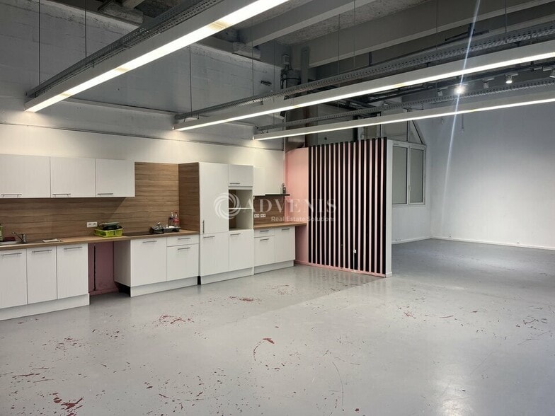 Flex in Aubervilliers for lease - Building Photo - Image 2 of 8