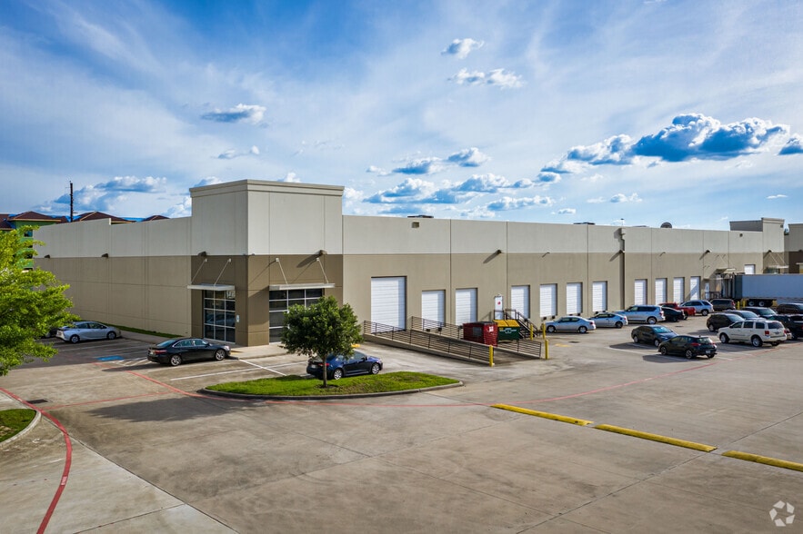 608 Spring Hill Dr, Spring, TX for lease - Primary Photo - Image 1 of 8