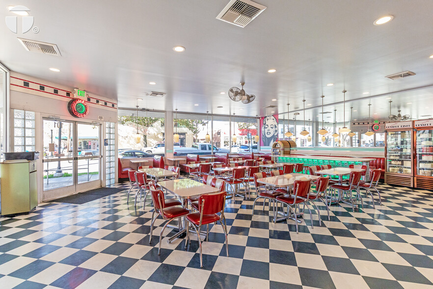 2407 J + 2408 I Street portefeuille de 2 propriétés à vendre sur LoopNet.ca - Photo intérieure - Image 3 de 24