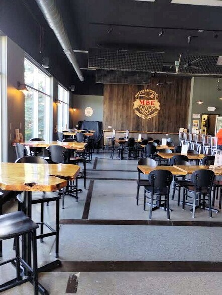 9528 Diamond Centre Dr, Mentor, OH à vendre - Photo du bâtiment - Image 3 de 6