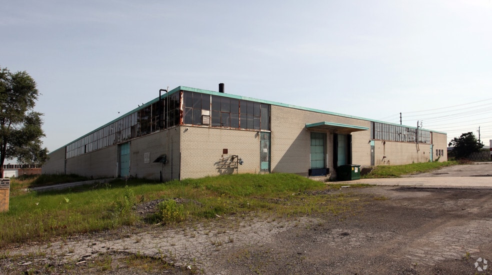 10 McLachlan Dr, Toronto, ON for lease - Primary Photo - Image 1 of 2