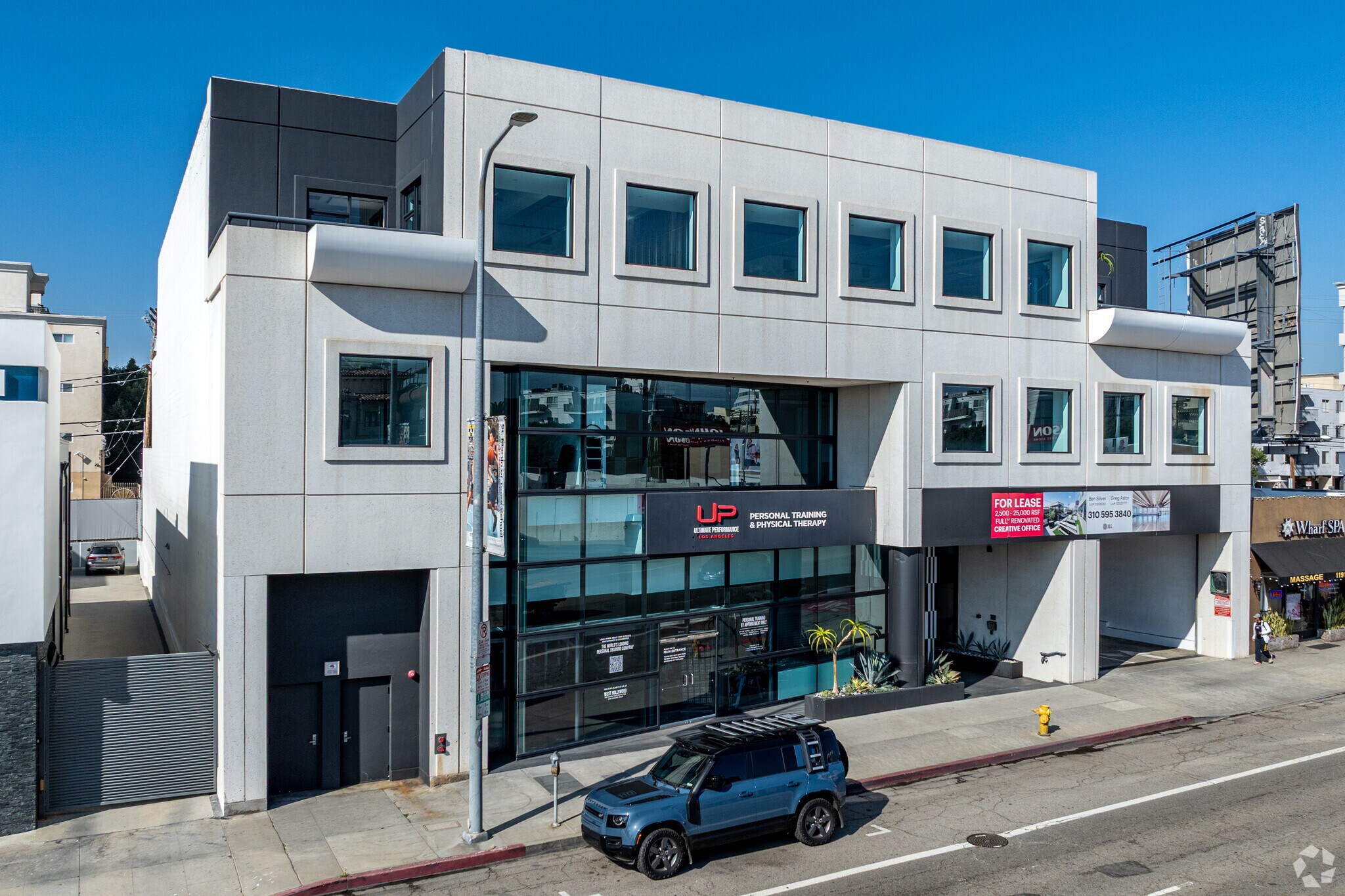 11925 Wilshire Blvd, Los Angeles, CA à louer Photo du bâtiment- Image 1 de 7