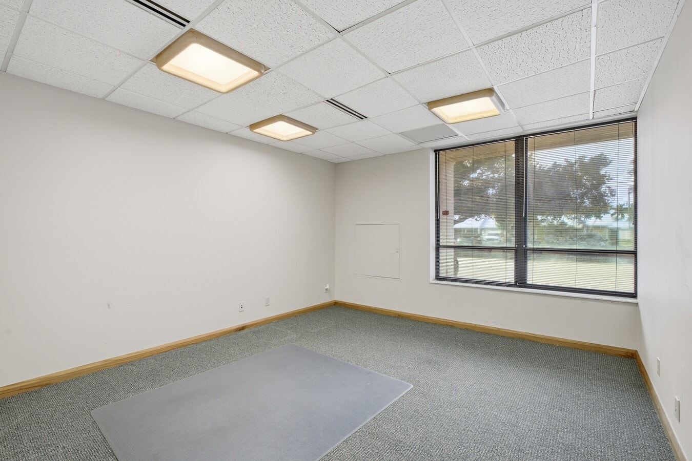 900 SE Ocean Blvd, Stuart, FL 34994 - Unit C 120 - - Interior Photo - Image 1 of 20