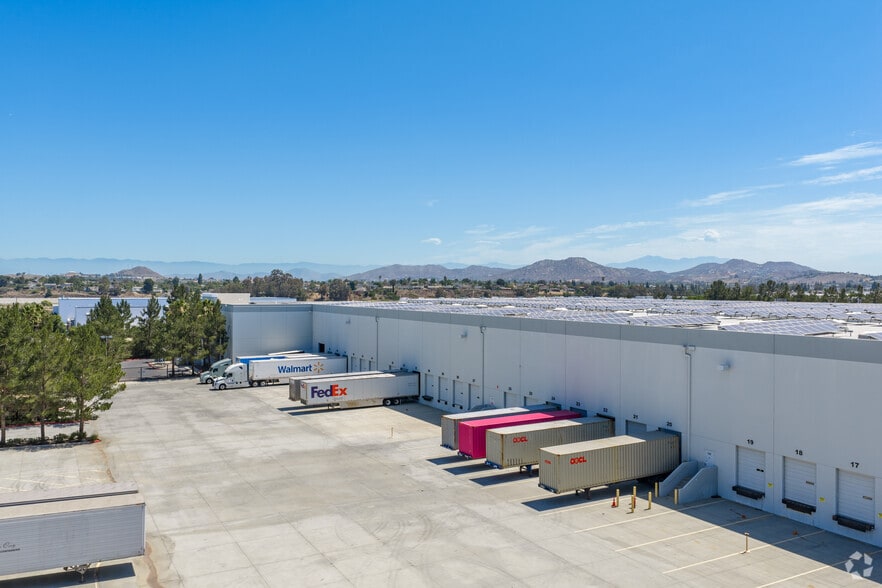 1351 Railroad St, Corona, CA for lease - Building Photo - Image 2 of 10