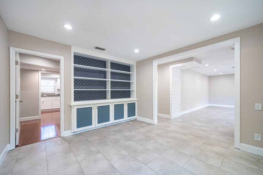 5105 Memorial Hwy, Tampa, FL à vendre - Photo du bâtiment - Image 3 de 34