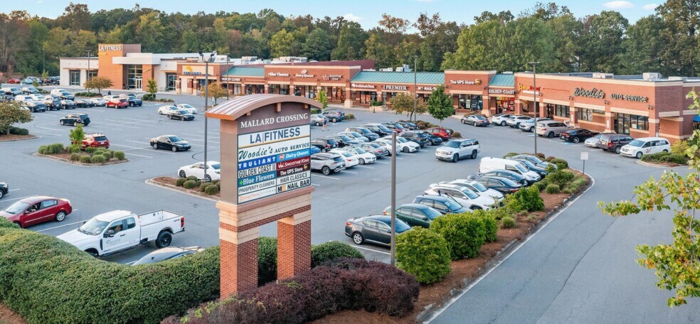 3020 Prosperity Church Rd, Charlotte, NC à louer - Photo du bâtiment - Image 3 de 4