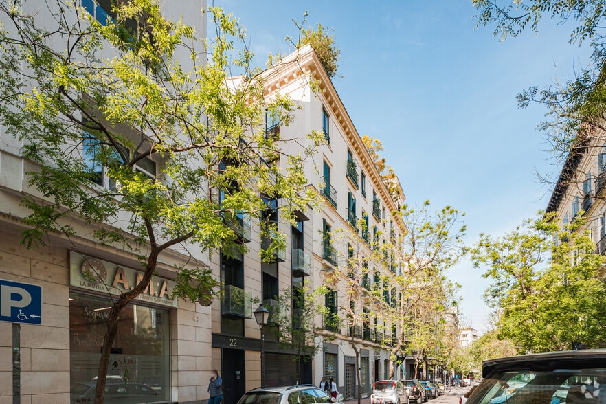 Office in Madrid, Madrid for lease - Building Photo - Image 2 of 4