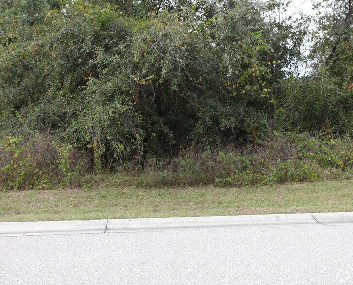 2465 Commerce Pkwy, North Port, FL à vendre - Photo du bâtiment - Image 1 de 2