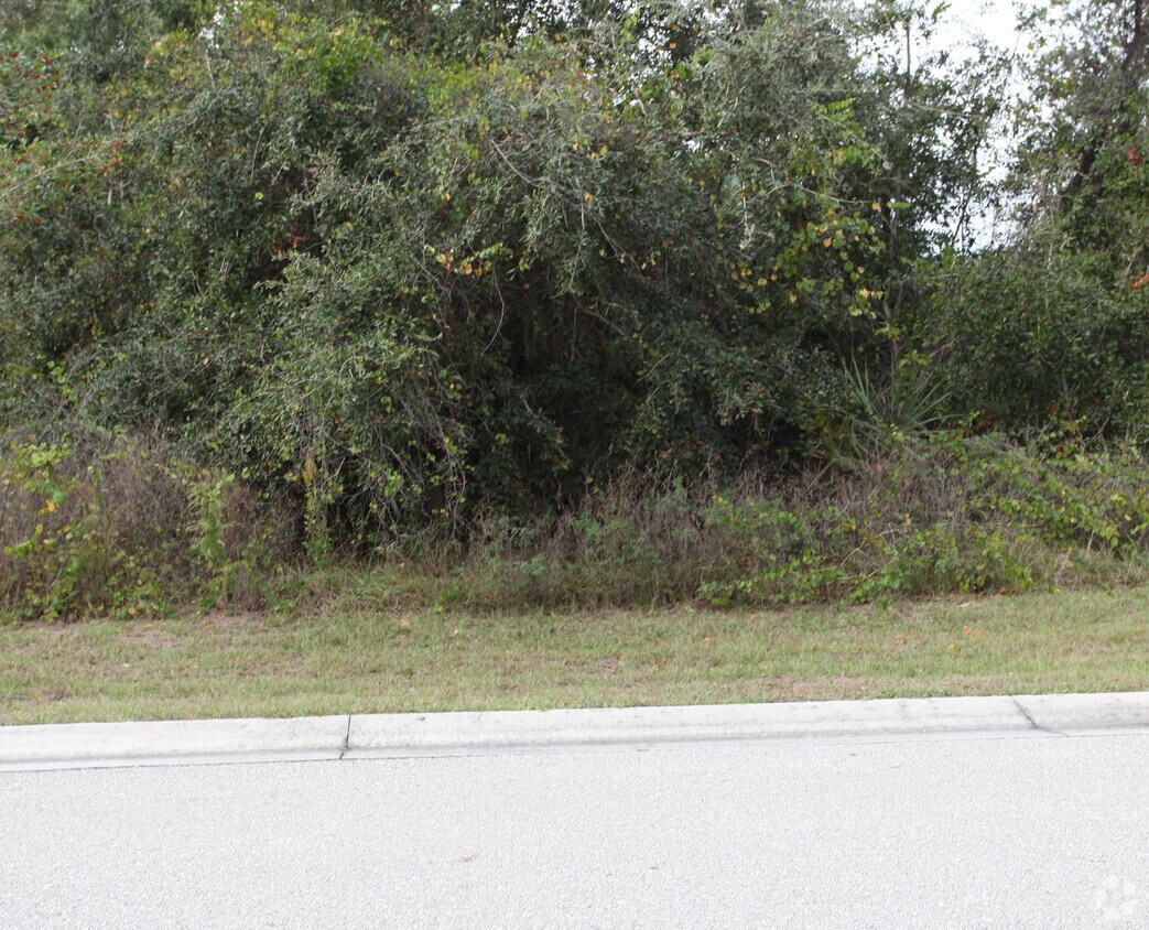 2465 Commerce Pkwy, North Port, FL à vendre Photo du bâtiment- Image 1 de 3