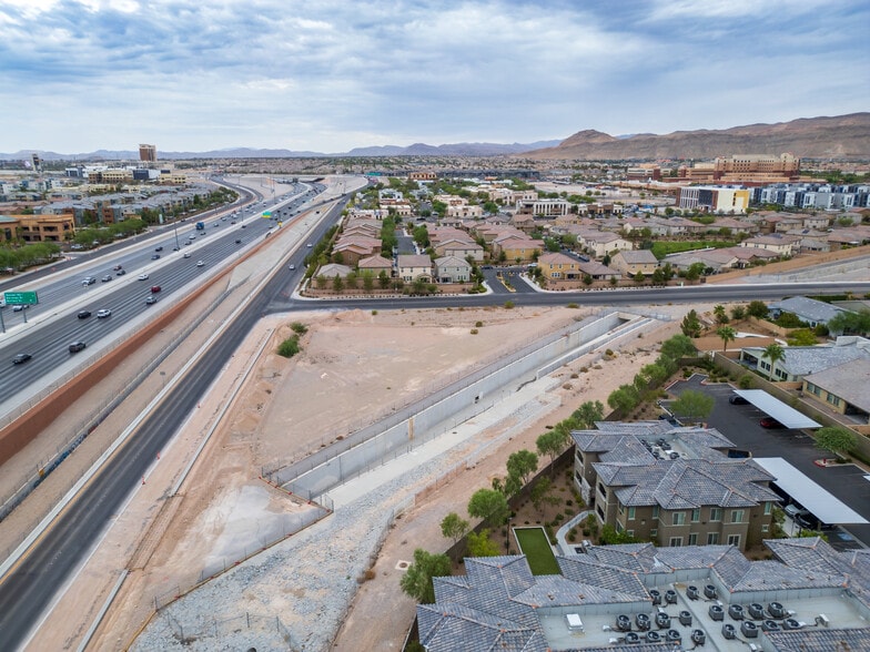 9060 W Patrick Ln, Las Vegas, NV à vendre - Photo du bâtiment - Image 2 de 4