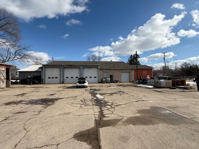1008 E Crosstown Pky, Kalamazoo, MI à vendre - Photo du bâtiment - Image 3 de 11