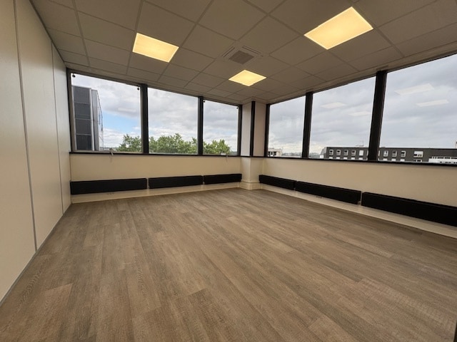 31 Cours Des Juilliottes, Maisons-Alfort for lease Building Photo- Image 1 of 5