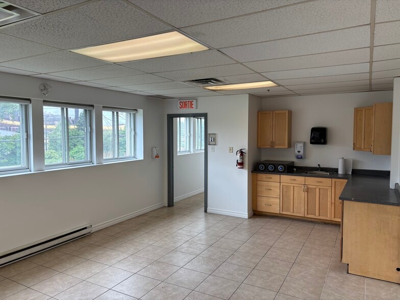 899 De La Pomme-D'or, Contrecoeur, QC à vendre - Photo du bâtiment - Image 2 de 7