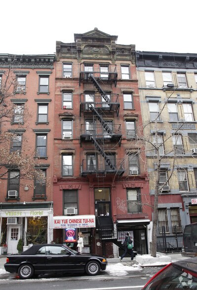 249 E 10th St, New York, NY à louer - Photo du bâtiment - Image 2 de 2