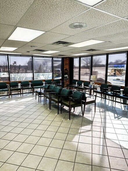 4202 SW Lee Blvd, Lawton, OK for sale - Interior Photo - Image 2 of 4