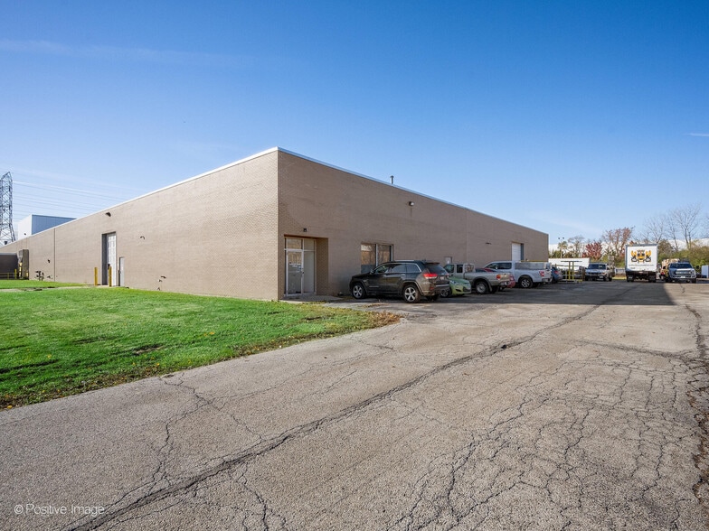 832 Industrial Dr, Elmhurst, IL for lease - Primary Photo - Image 1 of 13