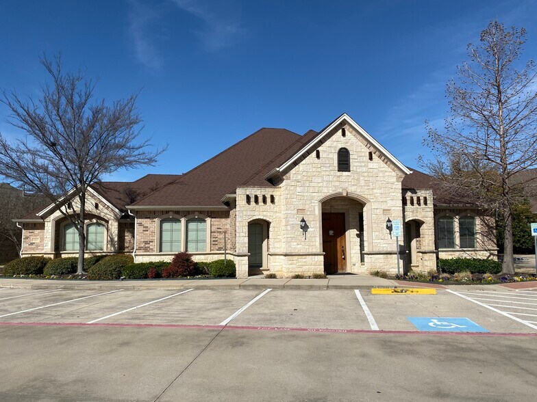 8313 Whitley Rd, Watauga, TX à louer - Photo du bâtiment - Image 1 de 15
