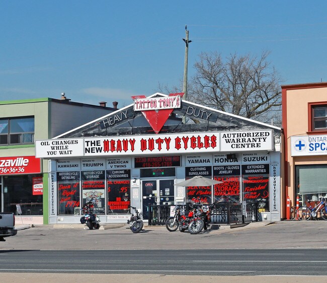 Plus de détails pour 2230 Kingston Rd, Toronto, ON - Commerce de détail à vendre