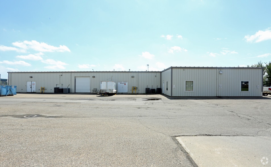 18150 111th Ave NW, Edmonton, AB for lease - Building Photo - Image 2 of 6