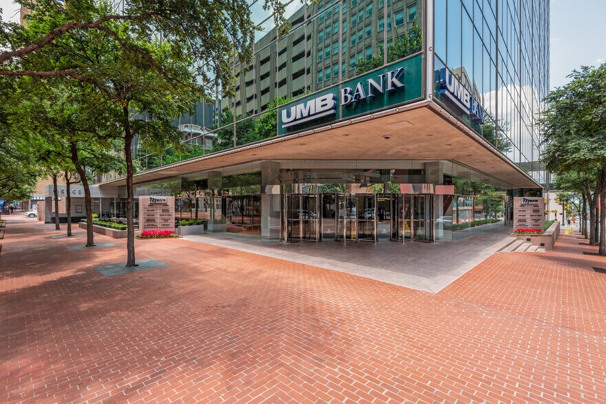 777 Main St, Fort Worth, TX à louer - Photo du bâtiment - Image 2 de 16