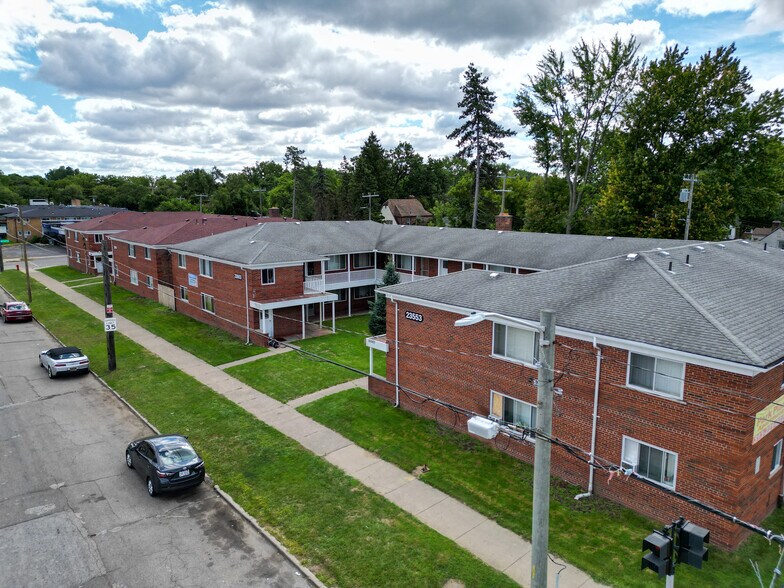 23503 W 7 Mile Rd, Detroit, MI for sale - Building Photo - Image 2 of 5
