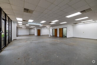 325 Gold St, Garland, TX for lease Interior Photo- Image 2 of 4