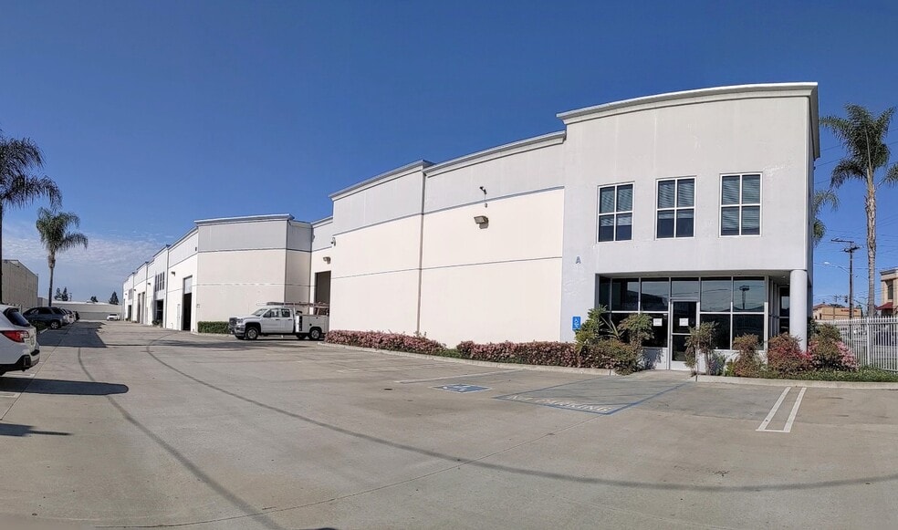 10018 Lower Azusa Rd, El Monte, CA for lease - Building Photo - Image 2 of 20