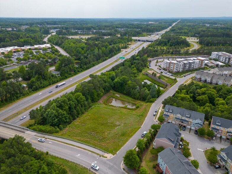1001 Reedybrook Xing, Apex, NC à vendre - Photo du bâtiment - Image 3 de 10